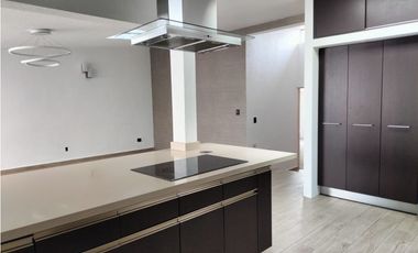 REESTRENA CÓMODA CASA EN SATELITE DE UN PISO EN CALLE CERRADA