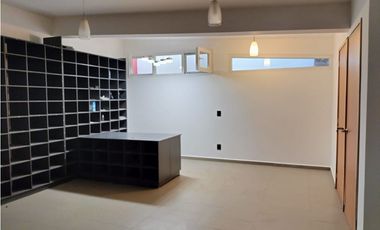 REESTRENA CÓMODA CASA EN SATELITE DE UN PISO EN CALLE CERRADA