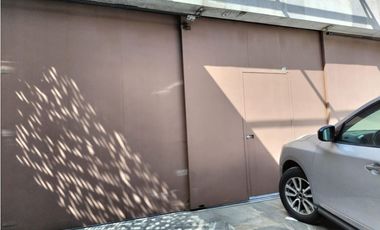 REESTRENA CÓMODA CASA EN SATELITE DE UN PISO EN CALLE CERRADA