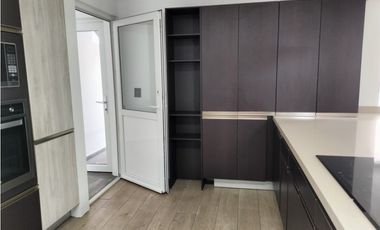 REESTRENA CÓMODA CASA EN SATELITE DE UN PISO EN CALLE CERRADA