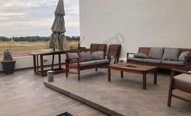 ¿Te imaginas vivir en una Hacienda? Vive en esta casa rodeada de jardines y flores naturales.