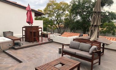 ¿Te imaginas vivir en una Hacienda? Vive en esta casa rodeada de jardines y flores naturales.
