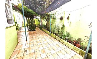 CASA 2 PISOS -4 DOR -1 BAÑO - PATIO