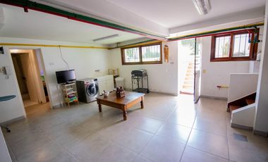 Casa de 4 ambientes   dependencia de servicio en venta, en San Isidro.