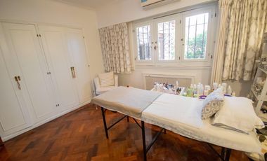 Casa de 4 ambientes   dependencia de servicio en venta, en San Isidro.