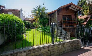 Casa de 4 ambientes   dependencia de servicio en venta, en San Isidro.