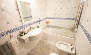 Casa de 4 ambientes   dependencia de servicio en venta, en San Isidro.