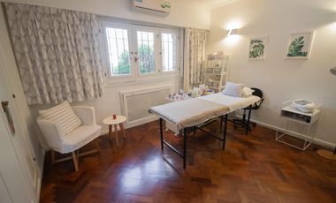Casa de 4 ambientes   dependencia de servicio en venta, en San Isidro.