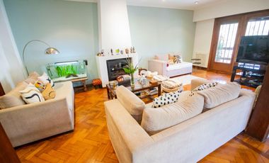Casa de 4 ambientes   dependencia de servicio en venta, en San Isidro.