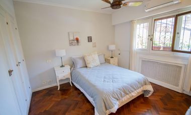 Casa de 4 ambientes   dependencia de servicio en venta, en San Isidro.