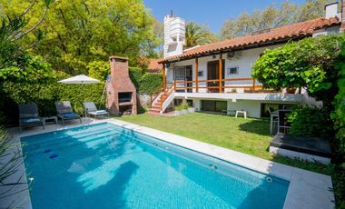 Casa de 4 ambientes   dependencia de servicio en venta, en San Isidro.