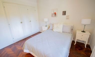 Casa de 4 ambientes   dependencia de servicio en venta, en San Isidro.