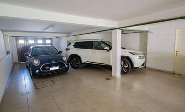 Casa de 4 ambientes   dependencia de servicio en venta, en San Isidro.