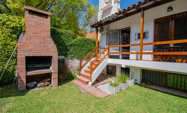 Casa de 4 ambientes   dependencia de servicio en venta, en San Isidro.
