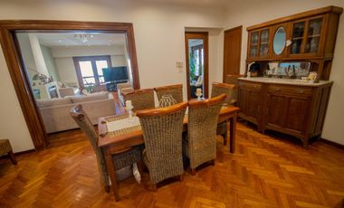 Casa de 4 ambientes   dependencia de servicio en venta, en San Isidro.