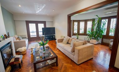 Casa de 4 ambientes   dependencia de servicio en venta, en San Isidro.