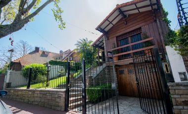 Casa de 4 ambientes   dependencia de servicio en venta, en San Isidro.