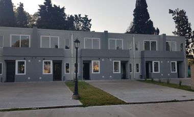 Venta de Departamento con Jardin en Manzanares chico,  4 ambientes