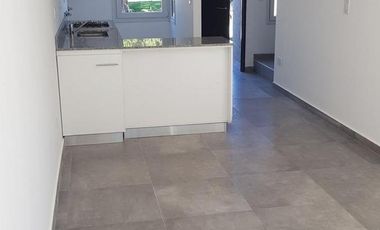 Venta de Departamento con Jardin en Manzanares chico,  4 ambientes