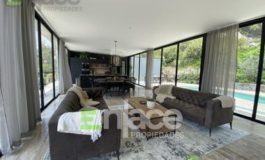 Hermosa casa de Campo a la Venta en Condominio La Quebrada con espectacular vista