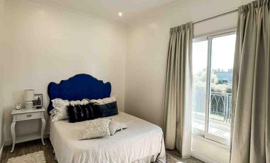 Casa en venta - 3 Dormitorios 3 Baños - Cocheras - 320Mts2 - La Plata