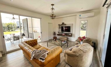 Casa en venta - 3 Dormitorios 3 Baños - Cocheras - 320Mts2 - La Plata