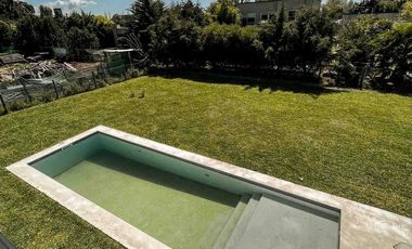 Casa en venta - 3 Dormitorios 3 Baños - Cocheras - 320Mts2 - La Plata