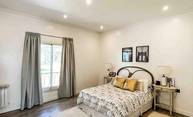 Casa en venta - 3 Dormitorios 3 Baños - Cocheras - 320Mts2 - La Plata