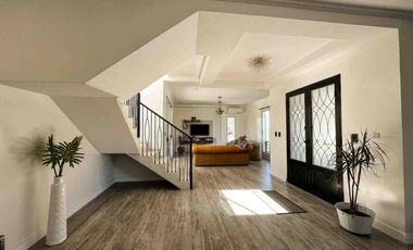 Casa en venta - 3 Dormitorios 3 Baños - Cocheras - 320Mts2 - La Plata