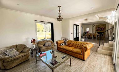 Casa en venta - 3 Dormitorios 3 Baños - Cocheras - 320Mts2 - La Plata