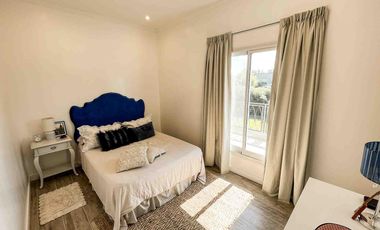 Casa en venta - 3 Dormitorios 3 Baños - Cocheras - 320Mts2 - La Plata