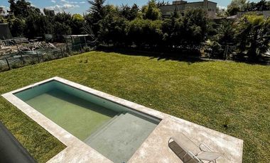 Casa en venta - 3 Dormitorios 3 Baños - Cocheras - 320Mts2 - La Plata