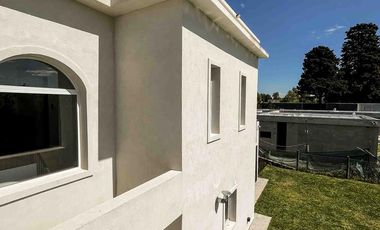 Casa en venta - 3 Dormitorios 3 Baños - Cocheras - 320Mts2 - La Plata