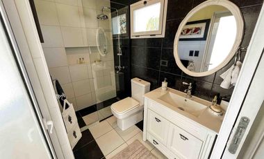Casa en venta - 3 Dormitorios 3 Baños - Cocheras - 320Mts2 - La Plata