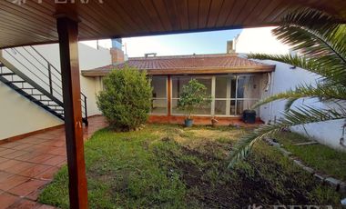 Venta de Casa de 4 ambientes con cochera en Wilde