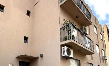Departamento en Venta de 3 dorm. Patio propio y lavadero. Centro Zárate