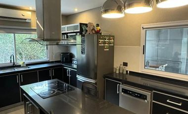 Casa en venta - 4 Dormitorios 4 Baños - 880Mts2 - San Vicente