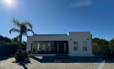 Casa en venta - 4 Dormitorios 4 Baños - 880Mts2 - San Vicente