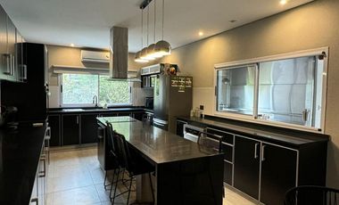 Casa en venta - 4 Dormitorios 4 Baños - 880Mts2 - San Vicente