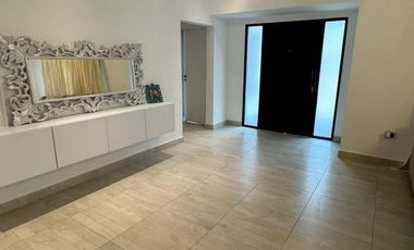 Casa en venta - 4 Dormitorios 4 Baños - 880Mts2 - San Vicente