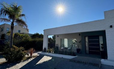 Casa en venta - 4 Dormitorios 4 Baños - 880Mts2 - San Vicente