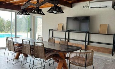 Casa en venta - 4 Dormitorios 4 Baños - 880Mts2 - San Vicente