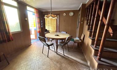 Venta de casa de 4 ambientes con cochera en el centro de Wilde