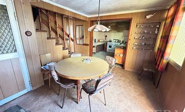 Venta de casa de 4 ambientes con cochera en el centro de Wilde