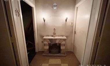 Venta de casa de 4 ambientes con cochera en el centro de Wilde
