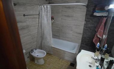 Casa en venta - 2 Dormitorios 2 Baños - Cochera - 300Mts2 - Berazategui