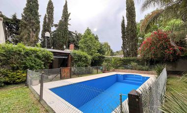 Casa en venta - 3 Dormitorios 2 Baños - 520Mts2 - Villa Elisa, La Plata