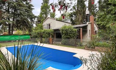 Casa en venta - 3 Dormitorios 2 Baños - 520Mts2 - Villa Elisa, La Plata