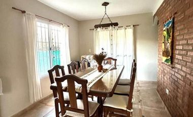 Casa en venta - 3 Dormitorios 2 Baños - 520Mts2 - Villa Elisa, La Plata