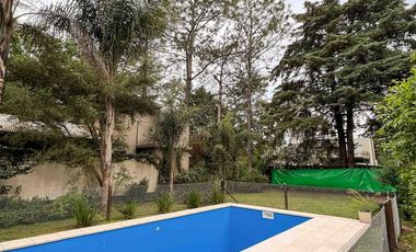 Casa en venta - 3 Dormitorios 2 Baños - 520Mts2 - Villa Elisa, La Plata
